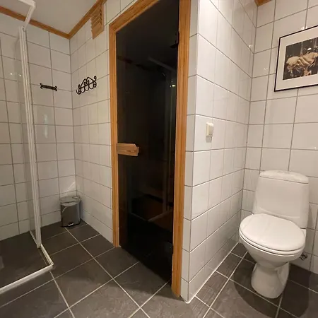 Spacious Retreat With Sauna And Parking Leilighet