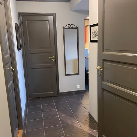 Spacious Retreat With Sauna And Parking